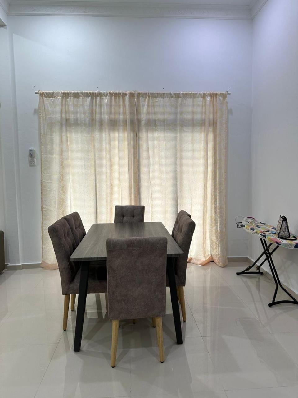 Homestay Kemaman Fyna08 Semi-D, 4 Bedrooms Dekat Pantai Кіджал Екстер'єр фото