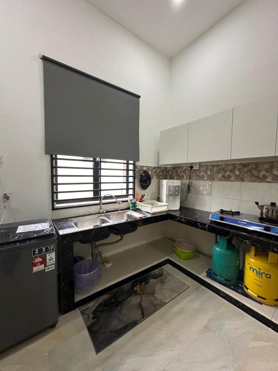 Homestay Kemaman Fyna08 Semi-D, 4 Bedrooms Dekat Pantai Кіджал Екстер'єр фото